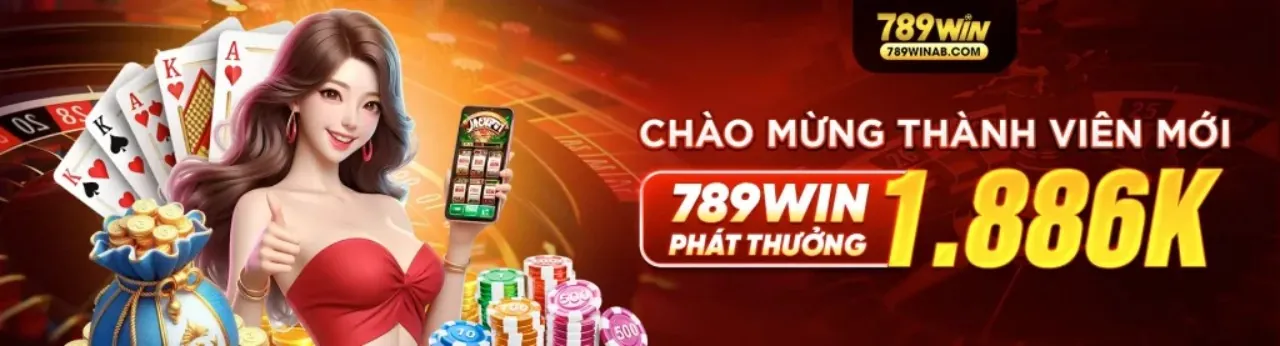Hình ảnh gà chiến mạnh mẽ trên sân đấu đá gà SV888 với ánh đèn sân khấu rực rỡ và logo SV888 khuyến mãi